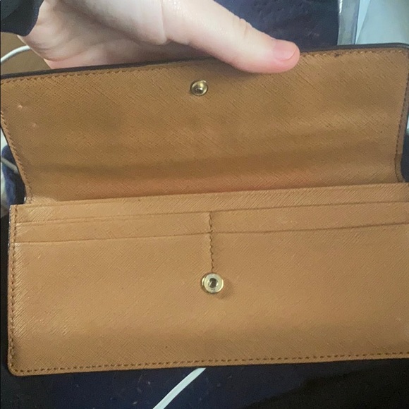 Lightly used - Picture 3 of 5